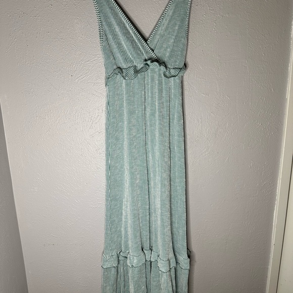Caution to the wind green sleeveless dress size small - Picture 2 of 4